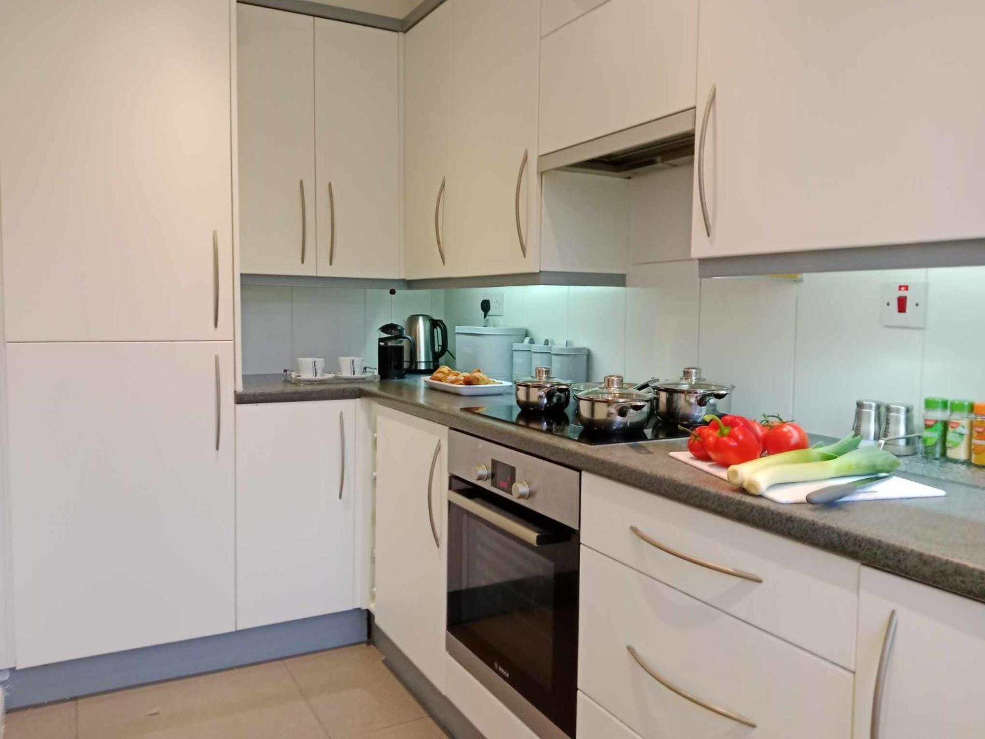 Holiday home Monmouth House Aylesbury Premier Quality For Larger Families Contractors And Professionals Sleeps Up To 6 Guests *