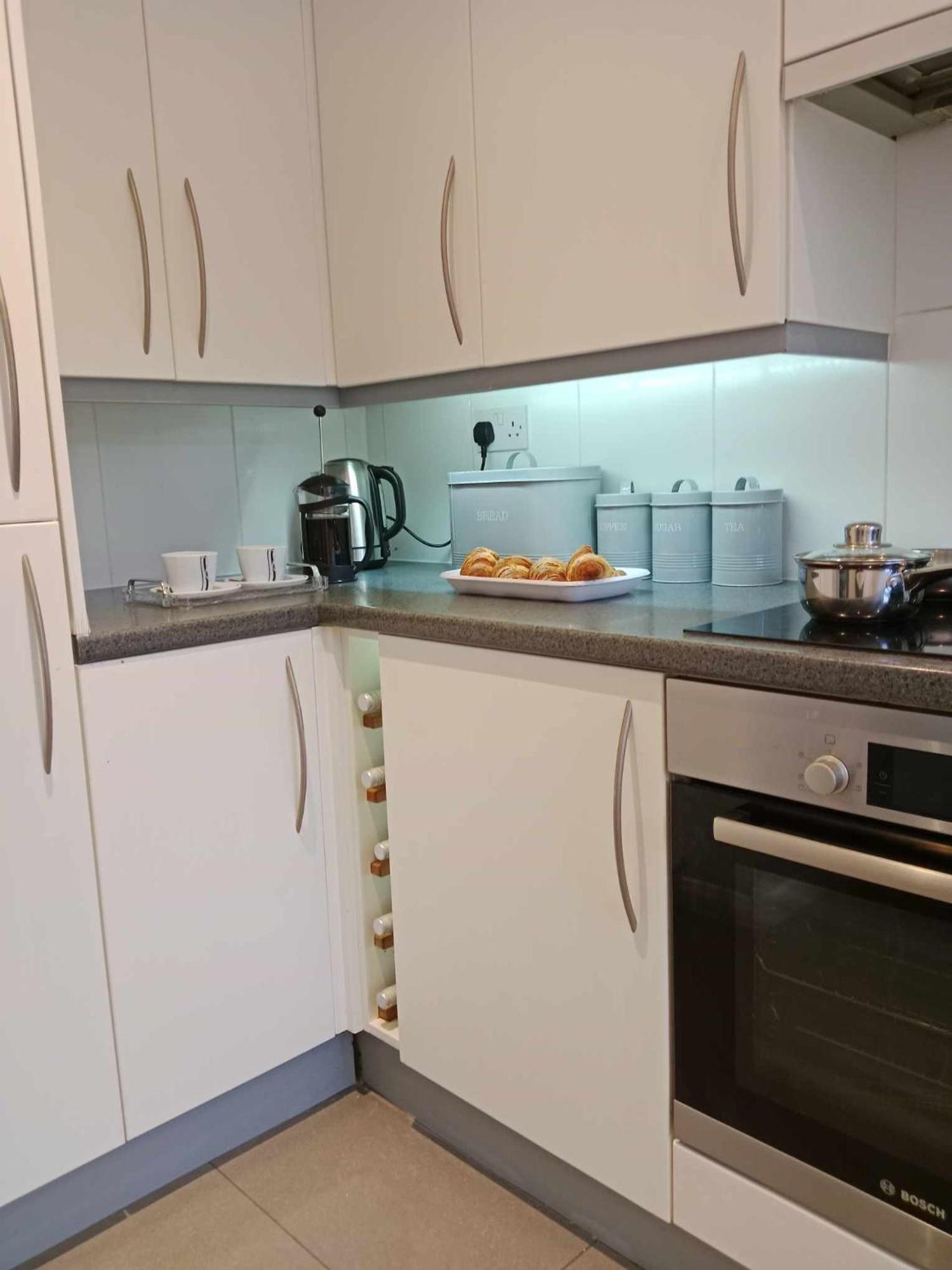 Holiday home Monmouth House Aylesbury Premier Quality For Larger Families Contractors And Professionals Sleeps Up To 6 Guests