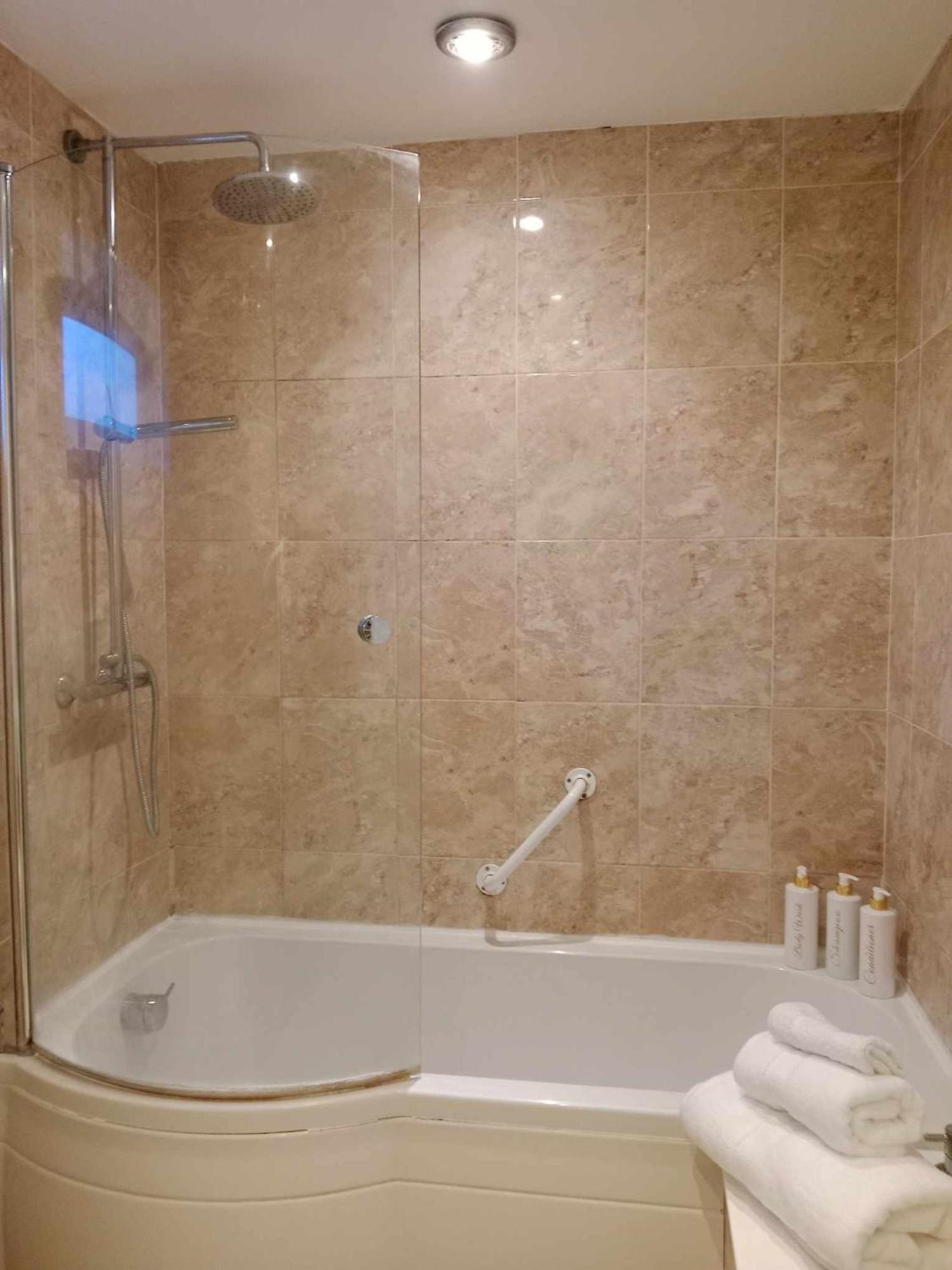 Holiday home Monmouth House Aylesbury Premier Quality For Larger Families Contractors And Professionals Sleeps Up To 6 Guests