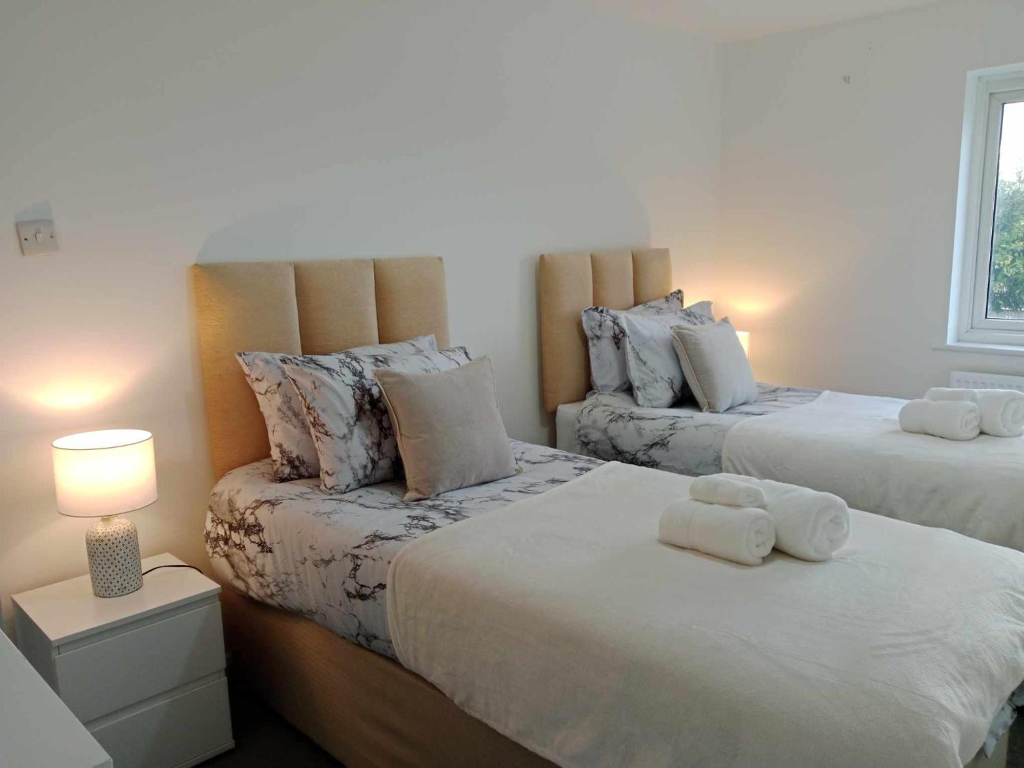 Monmouth House Aylesbury Premier Quality For Larger Families Contractors And Professionals Sleeps Up To 6 Guests Holiday home Aylesbury (Buckinghamshire)