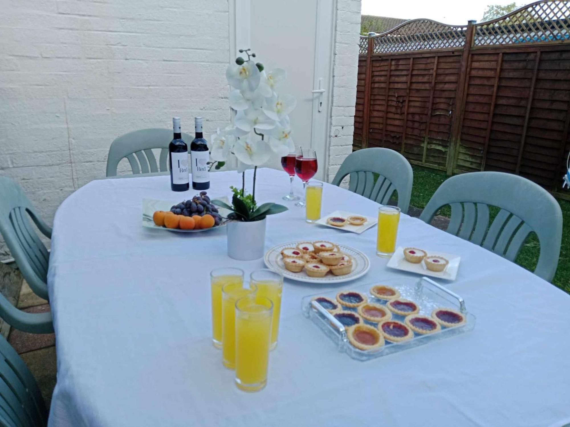Holiday home Monmouth House Aylesbury Premier Quality For Larger Families Contractors And Professionals Sleeps Up To 6 Guests