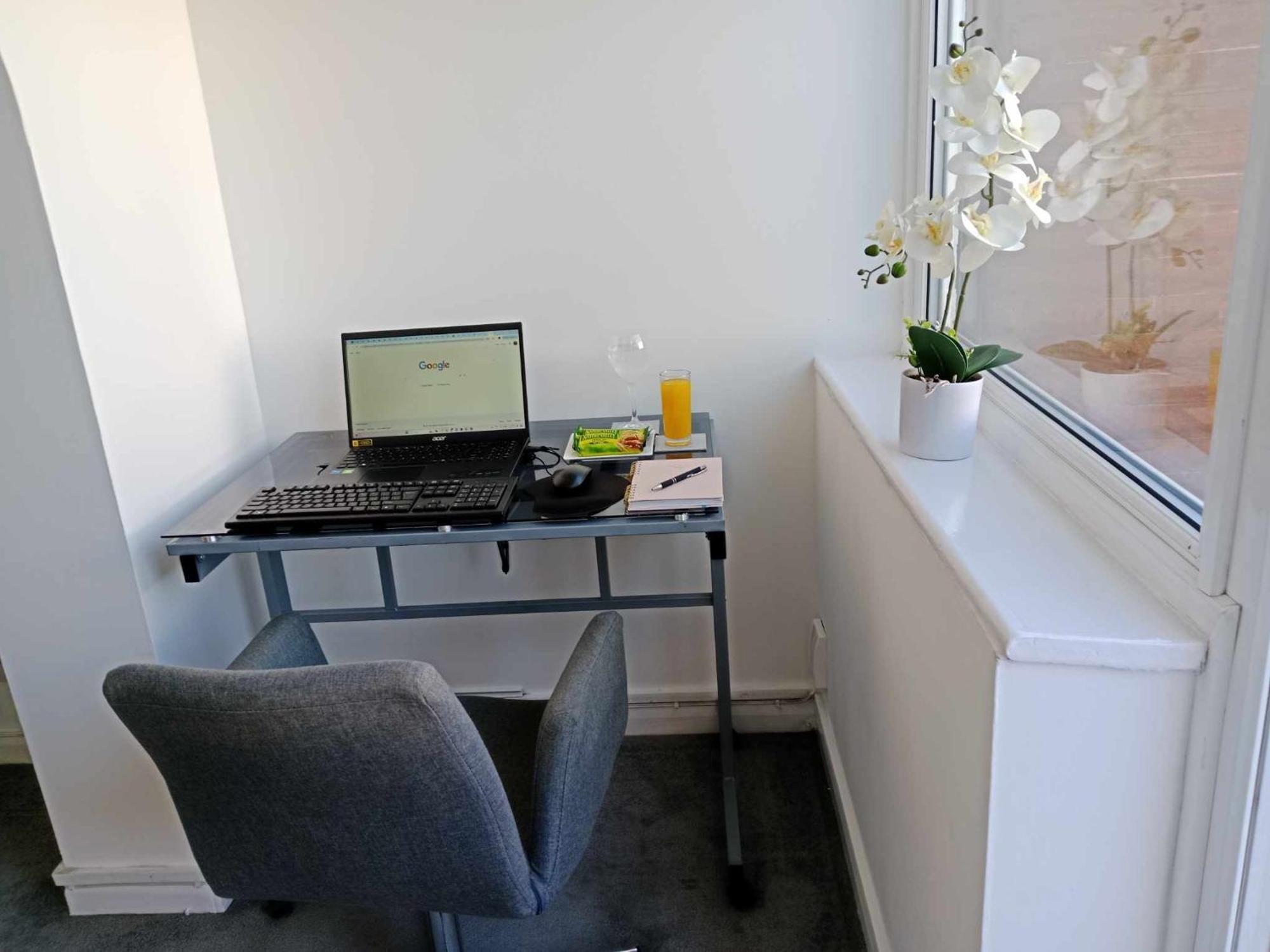 Monmouth House Aylesbury Premier Quality For Larger Families Contractors And Professionals Sleeps Up To 6 Guests Holiday home