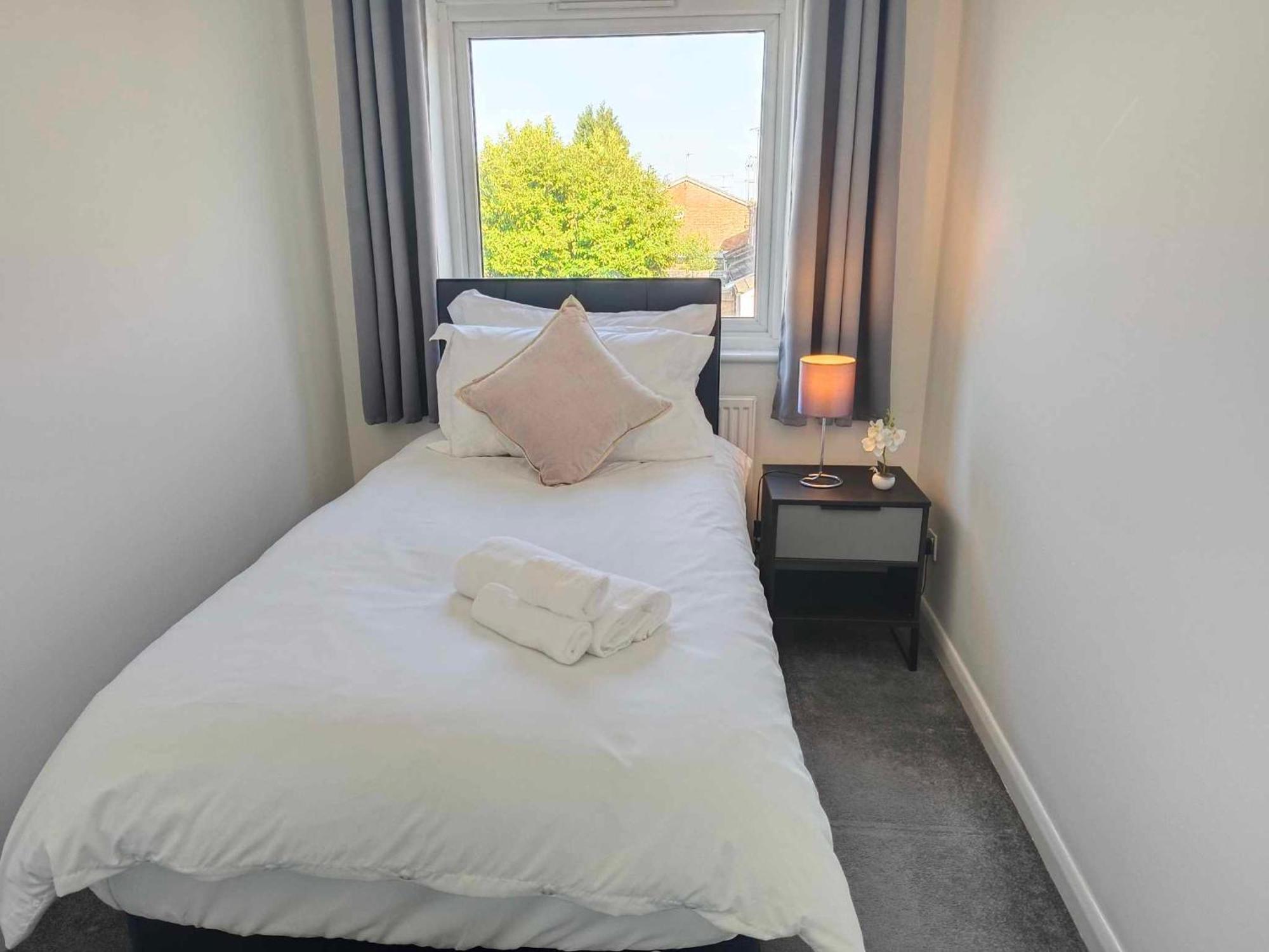 Monmouth House Aylesbury Premier Quality For Larger Families Contractors And Professionals Sleeps Up To 6 Guests Holiday home Aylesbury (Buckinghamshire)