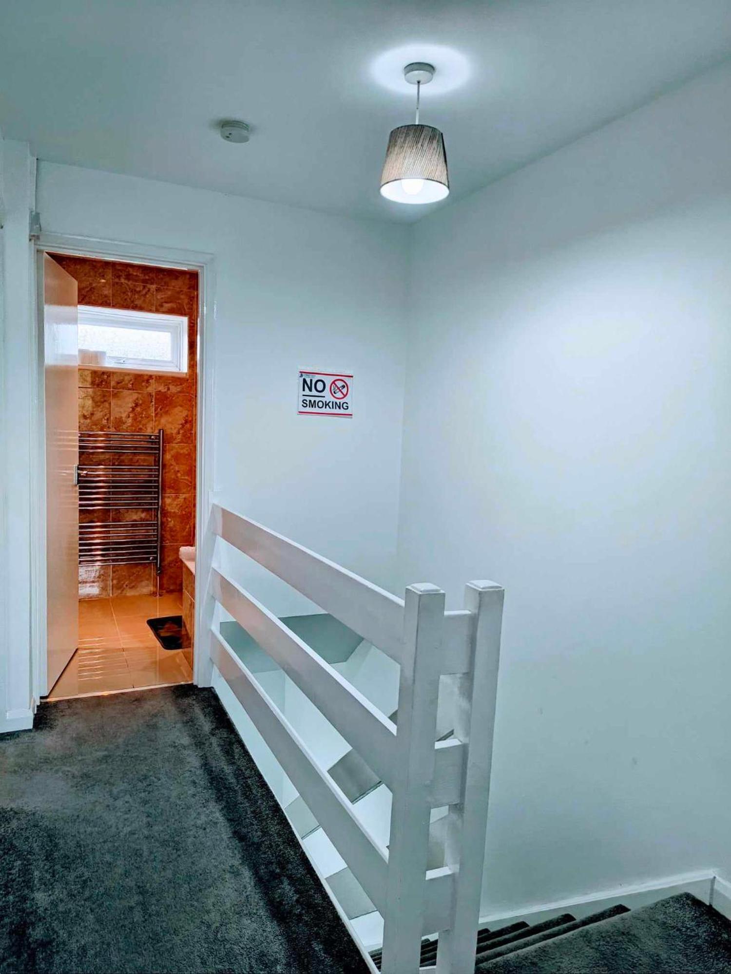 Monmouth House Aylesbury Premier Quality For Larger Families Contractors And Professionals Sleeps Up To 6 Guests *
